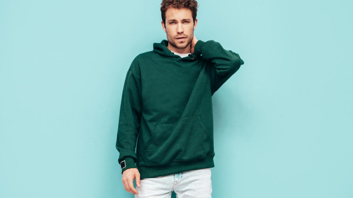 Adopter un sweat homme pour un style élégant : conseils et astuces