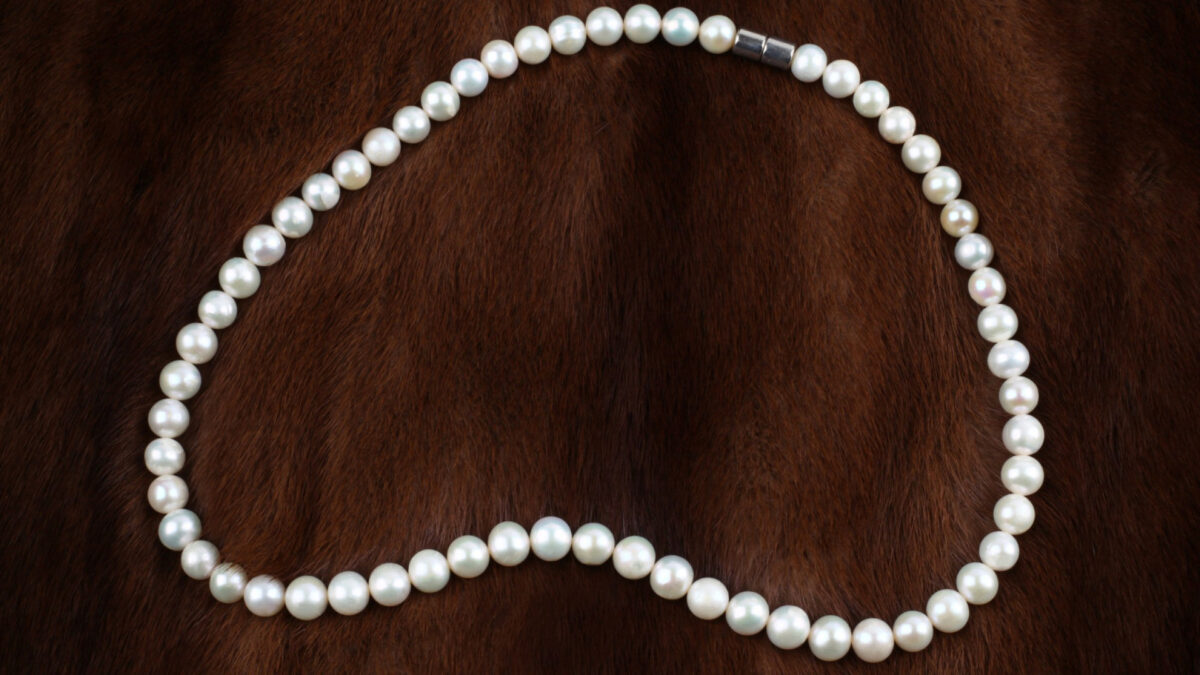 Collier de perles : l’icône intemporelle de l’élégance féminine