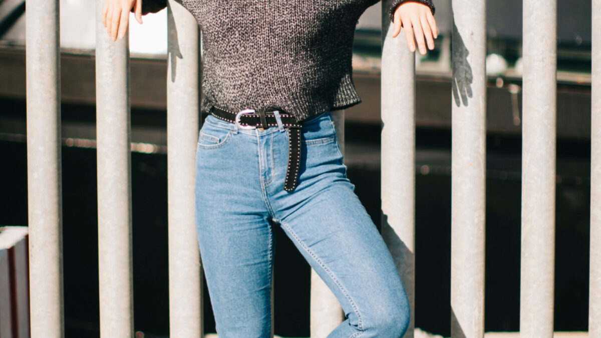 Le jean droit : la pièce phare du vestiaire féminin !