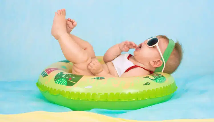 Protégez les yeux de votre bébé du soleil avec style ! 